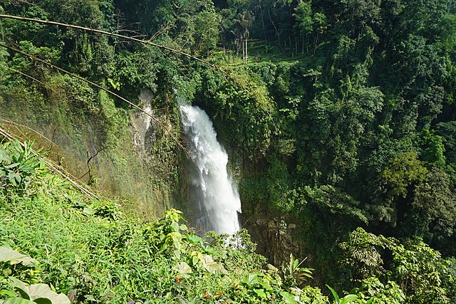 Image: SEVEN FALLS LAKE SEBU