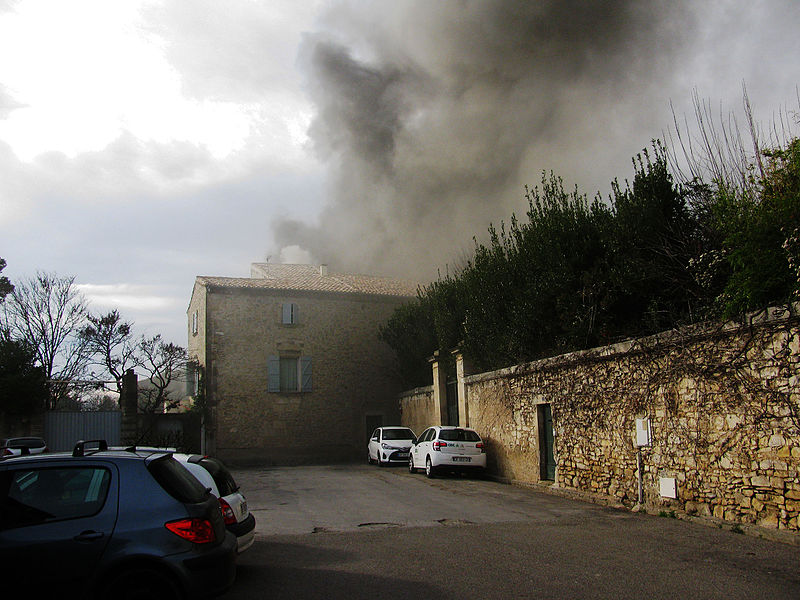 File:Saint-Gervasy Incendie d'une maison.JPG