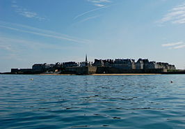 Saint-Malo depuis la rade - juin 2010-2.jpg