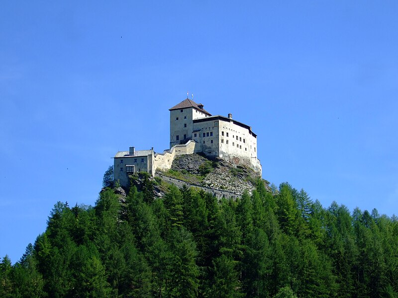 File:Schloss Tarasp2.JPG