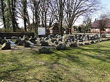 Findlingsgarten in Schwarz