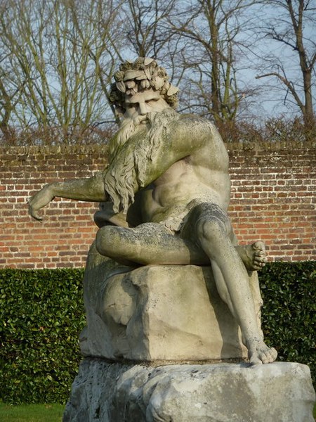 File:Sculpture of Old Father Thames in the forecourt of Ham House - geograph.org.uk - 3358670.jpg