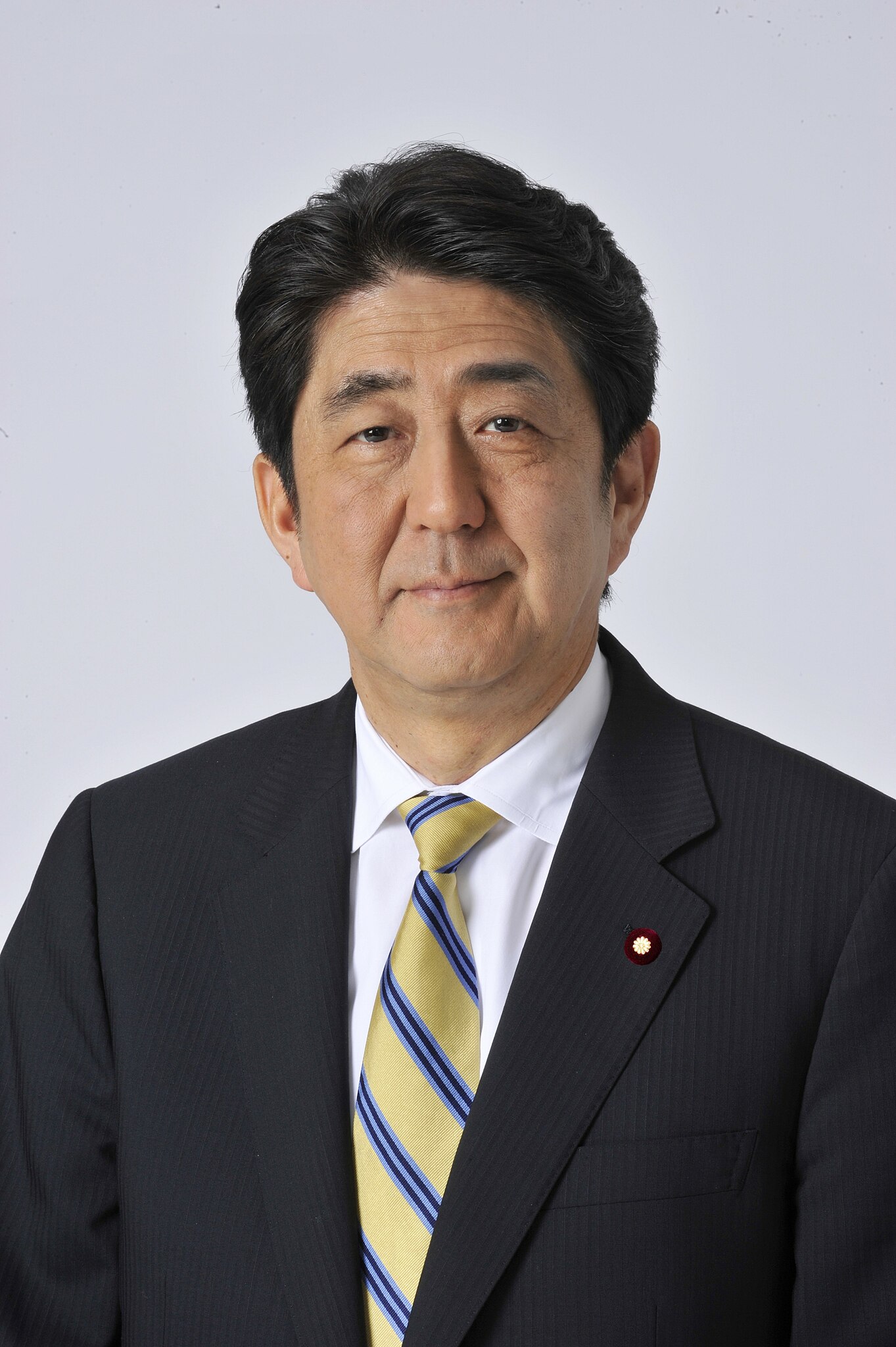 File:Shinzō Abe 20120501 (with badge).jpg - Wikimedia Commons