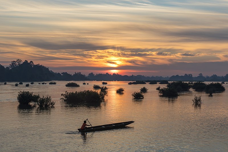 File:Silhouette of a fisherman on his pirogue at sunrise in Si Phan Don Laos.jpg
