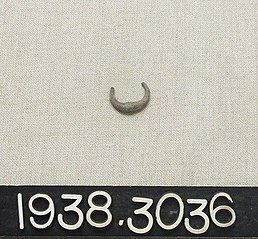 Silver Earring, Yale University Art Gallery, inv. 1938.3036