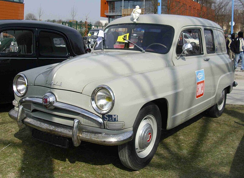 Die Simca Aronde 800px-Simca_Aronde_Lieferwagen_1951-1964