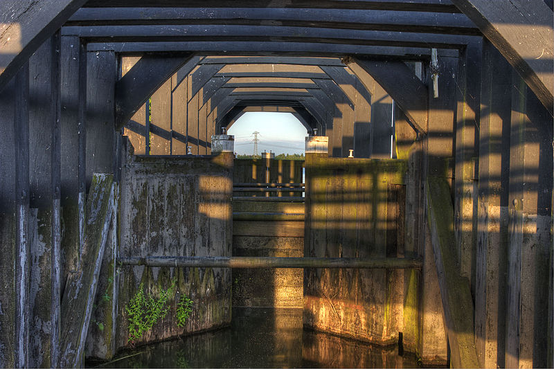 File:Sluis bij de Rottemeren (3762813005).jpg