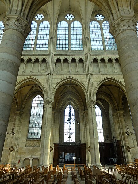 File:Soissons (02), cathédrale, nef, 4e travée, élévation nord 1.jpg