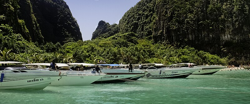 File:SpeedBoats At Maya Bay, Krabi, Thailand.jpg