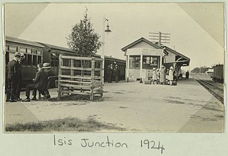 <span class="mw-page-title-main">Isis Junction railway station</span> Former railway station in Queensland, Australia