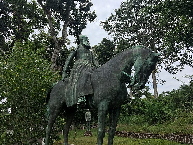 File:Statue de Léopold II à Kinshasa.jpg