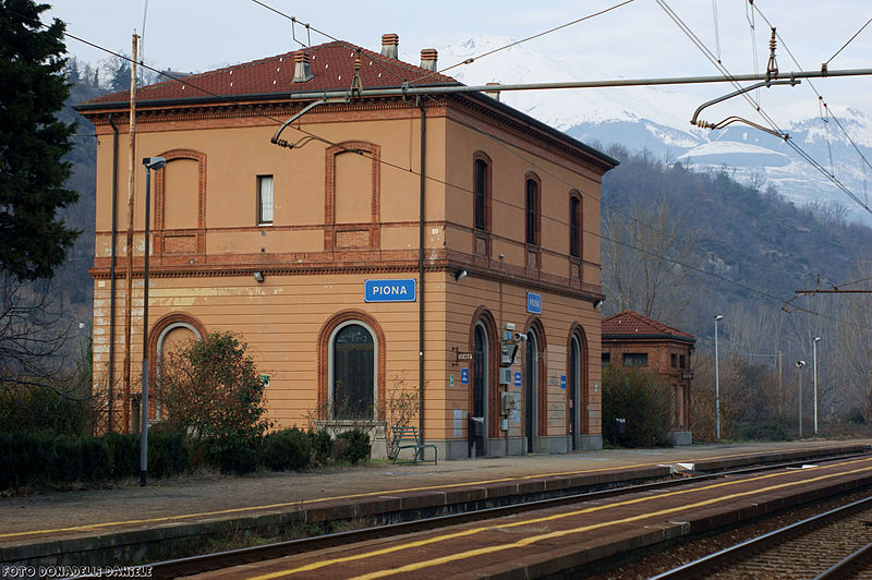 File:Stazione di Piona (LC).jpg