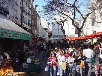 File:Street market rue Mouffetard St Medard dsc00727.jpg (Source: Wikimedia)