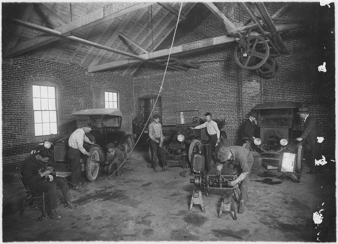 File:Students at work in auto repair shop - NARA - 285366.tif