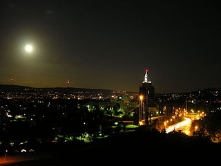Stuttgart bei Nacht vom Killesberg Richtung Innenstadt