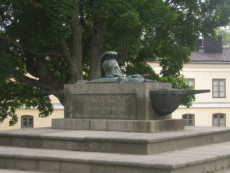 Tiedosto:Suomenlinna Ehrensvard grave 2.jpg