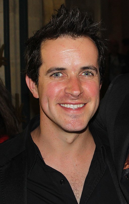 TV's Dominic Wood of Dick and Dom fame and long time friend of Joe, smile for the camera during Triqueta's interval (cropped)