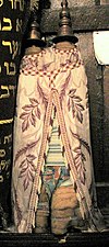 ספר תורה עתיק בבית הכנסת אבן דנאן