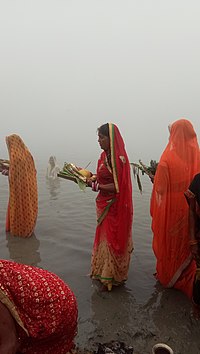 Die Frauen der Kushwaha-Kaste feiern Chhath Mahaparva in Bihar.jpg