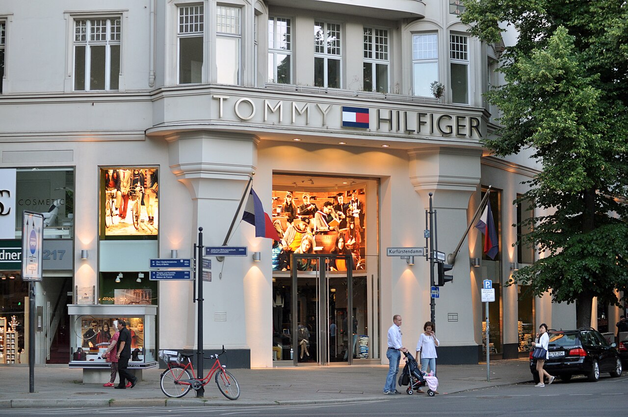 File:Tommy shop in Berlin - panoramio.jpg - Wikimedia Commons