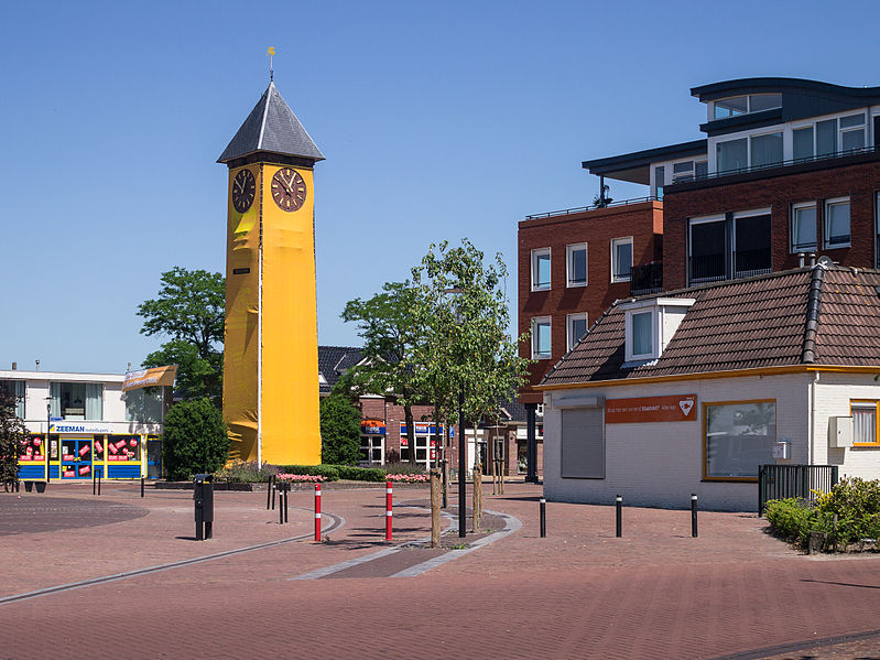 File:Toren in het geel.JPG