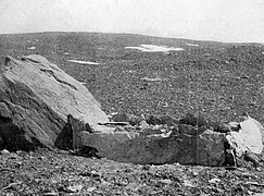 Vista de la tumba de Nikolai Hansen en el cabo Adare (SMHA).