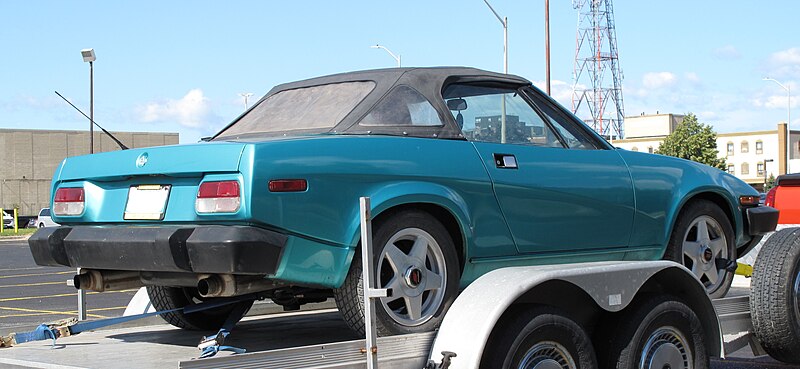 File:Triumph TR7, Rear Right, 08-31-2021.jpg