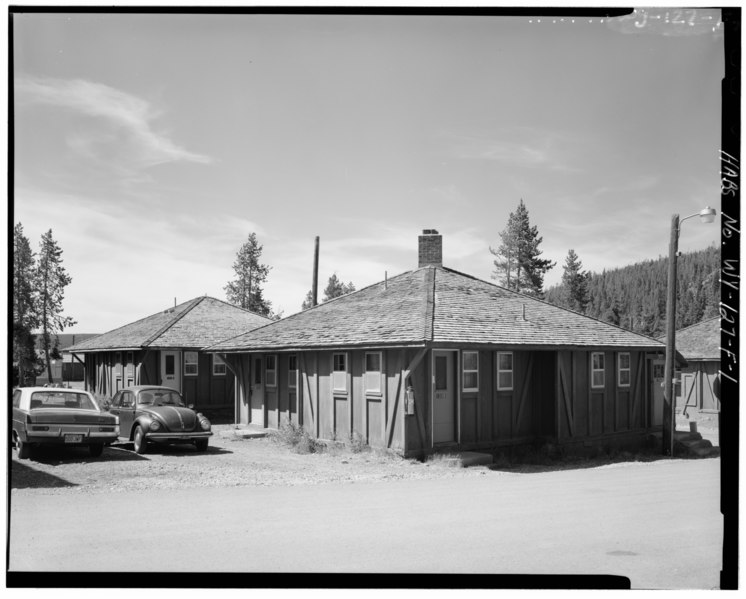 File:VIEW NORTHWEST - Old Faithful Lodge, Tourist Cabin Type L No. 100, 360' Northeast of Lodge Entrance, West Thumb, Teton County, WY HABS WYO,20-OFAIT,2F-1.tif