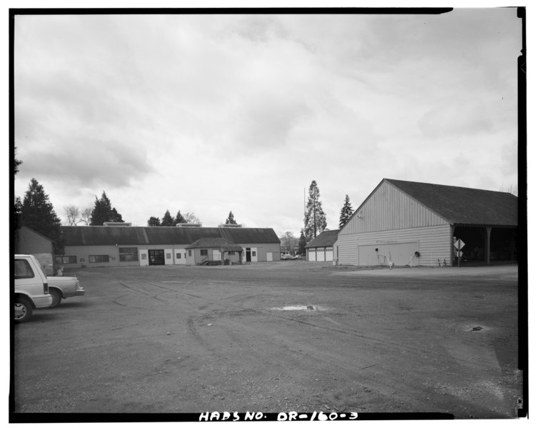 File:VIEW OF MEDFORD SERVICE CENTER, INTERIOR OF COMPOUND SHOWING BUILDINGS -2301, -2205, -2500, -2202, AND -2300 (L. TO R.), FACING SOUTHWEST. - Medford Service Center, 1319 McAndrews HABS ORE,15-MED,1-3.tif