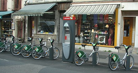 A VéloStan'lib bike rental station.