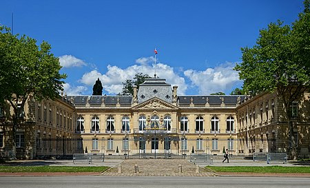 Versailles prefecture yvelines (cropped)