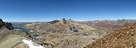 מבט מהפסגה Yuraccochas I - טיקליו, Huarochiri, לימה, Peru.jpg