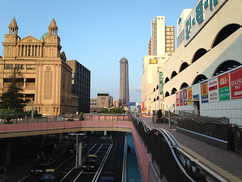 File:View of Kaikyo Yume Tower in front of Shimonoseki Station at dusk.JPG