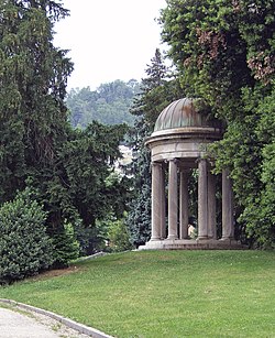 The Neoclassical English landscape gardens of Villa Olmo