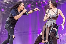 De huidige vocalisten van de band Michele Guaitoli en Clémentine Delauney op Rockharz Open Air 2019