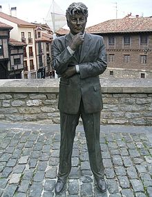 Follett statue in Vitoria-Gasteiz, Basque Country, Spain Vitoria - Ken Follett.jpg