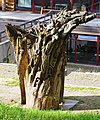 Baumwelt Aus dem Holz einer 230 jährigen Eiche WaldMenschen von Thomas Rees ein ständige Ausstellung auf dem Skulpturenpfad des Waldhaus Freiburg