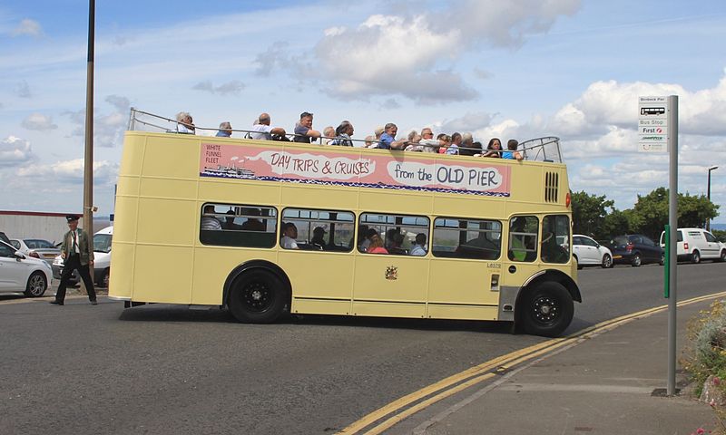 File:Weston-super-Mare Old Pier - Bristol 8579 (869NHT) reversing.JPG