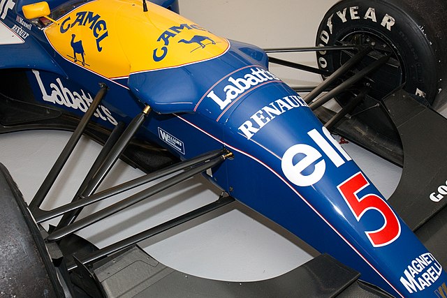 Although there is little difference in appearance between the FW14 and FW14B, the FW14B has front suspension bulges on the body due to the addition of