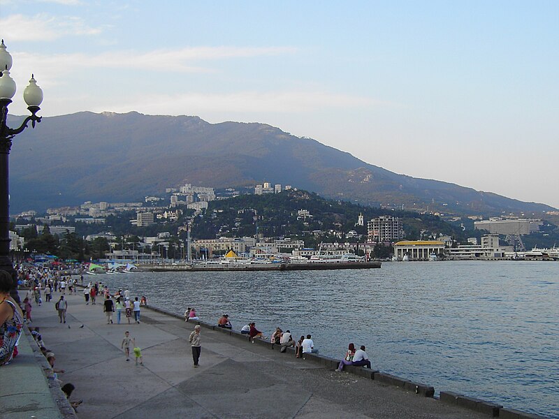 File:Yalta Naberezhna.JPG