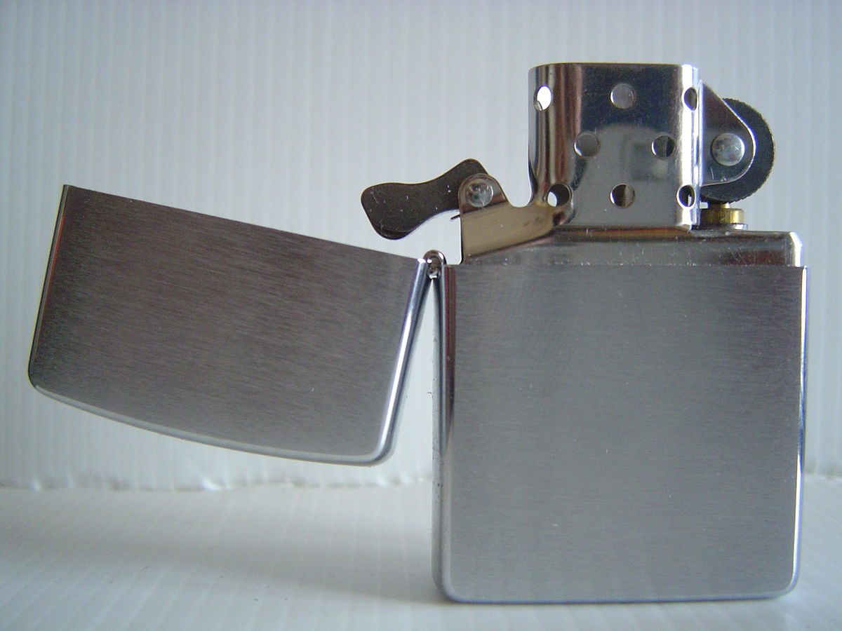 Come ricaricare uno Zippo 