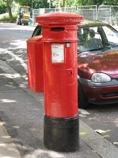 File:"Anonymous" (Victorian) postbox, Sunderland Road, SE23 - geograph.org.uk - 899831.jpg