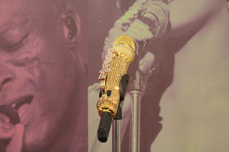 File:"Bad Gal" Microphone, Rihanna.jpg