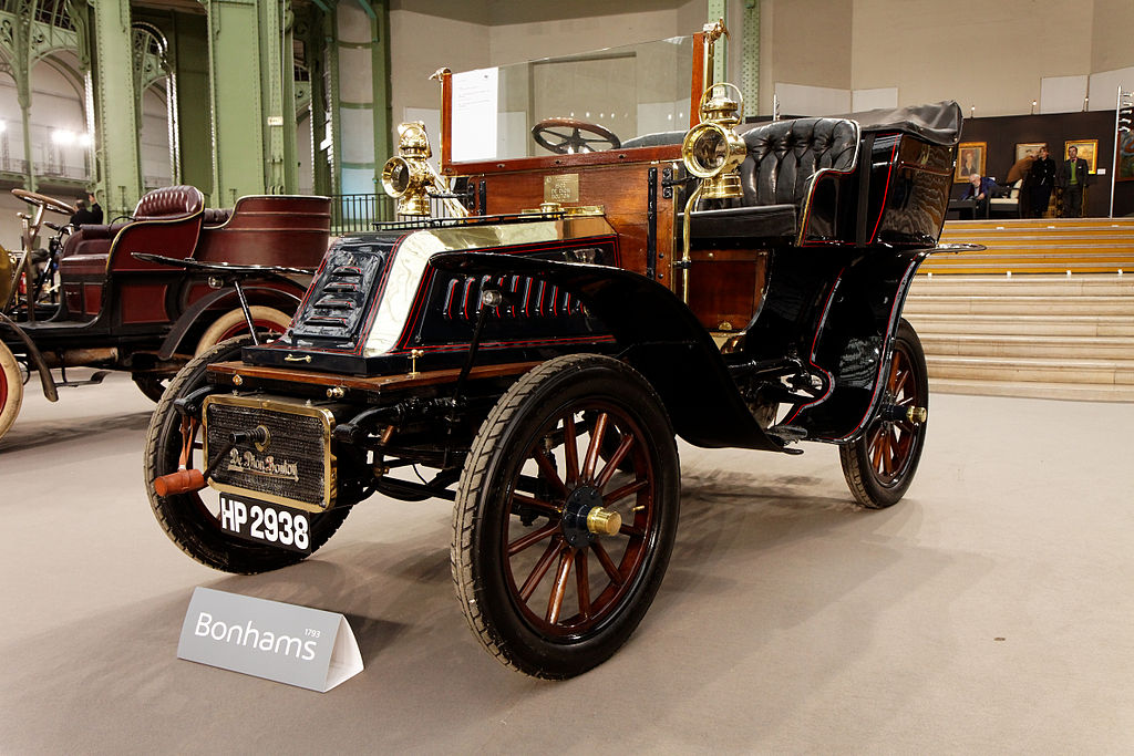 1024px-110_ans_de_l%27automobile_au_Grand_Palais_-_De_Dion-Bouton_Type_W_10_CV_Brougham_%C3%A0_toit_d%C3%A9montable_-_1903_-_003.jpg