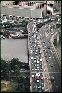 14TH STREET BRIDGE, MEMANDANG ke UTARA, DARI VIRGINIA KE DISTRIK - NARA - 546677 corrected.jpg