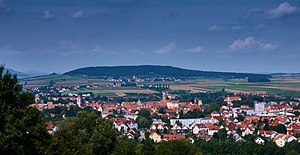 The Flüglinger Berg photographed from the Rohrberg.  In the valley floor, Weißenburg in Bavaria and Weimersheim can be seen.
