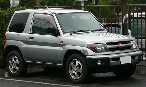 1998 Mitsubishi Pajero-iO 01