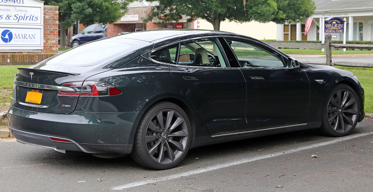 2013 Tesla Model S P85+, rear right.jpg