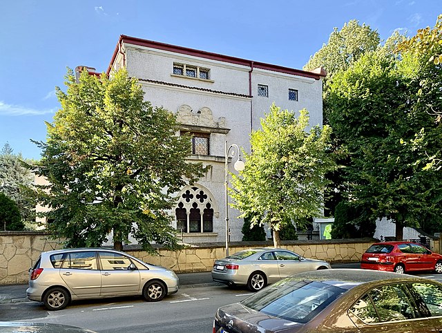 Otto Gagel House in Bucharest, Romania, 1937, by Anton Curagea and Ion Giurgea, in a style known as "Moorish" or "Moorish-Florentine", which uses ecle