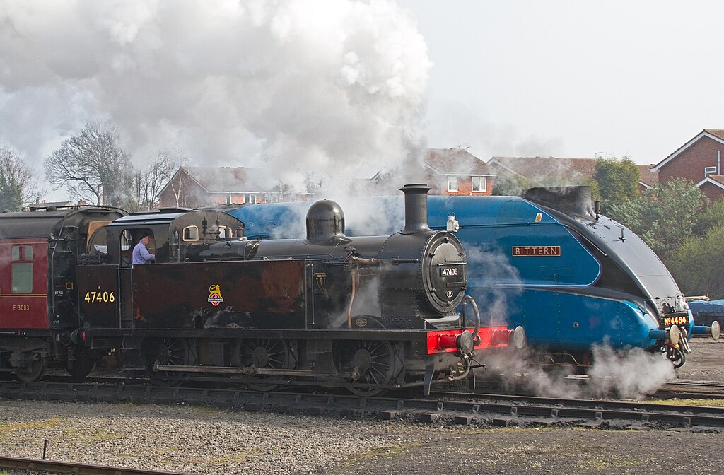 File:4464 Bittern and 47406 at Kidderminster.jpg - Wikimedia Commons